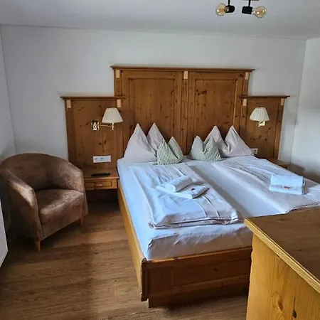 Sportpension Penhab Bed & Breakfast 3*